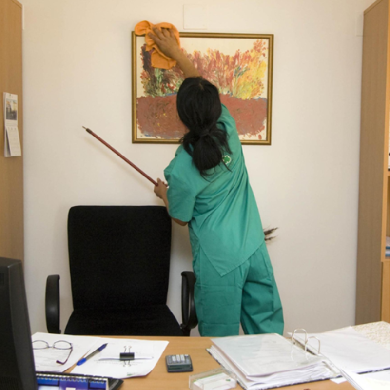 LIMPIEZA Y DESINFECCIÓN DE SUPERFICIES HOSPITALARIAS