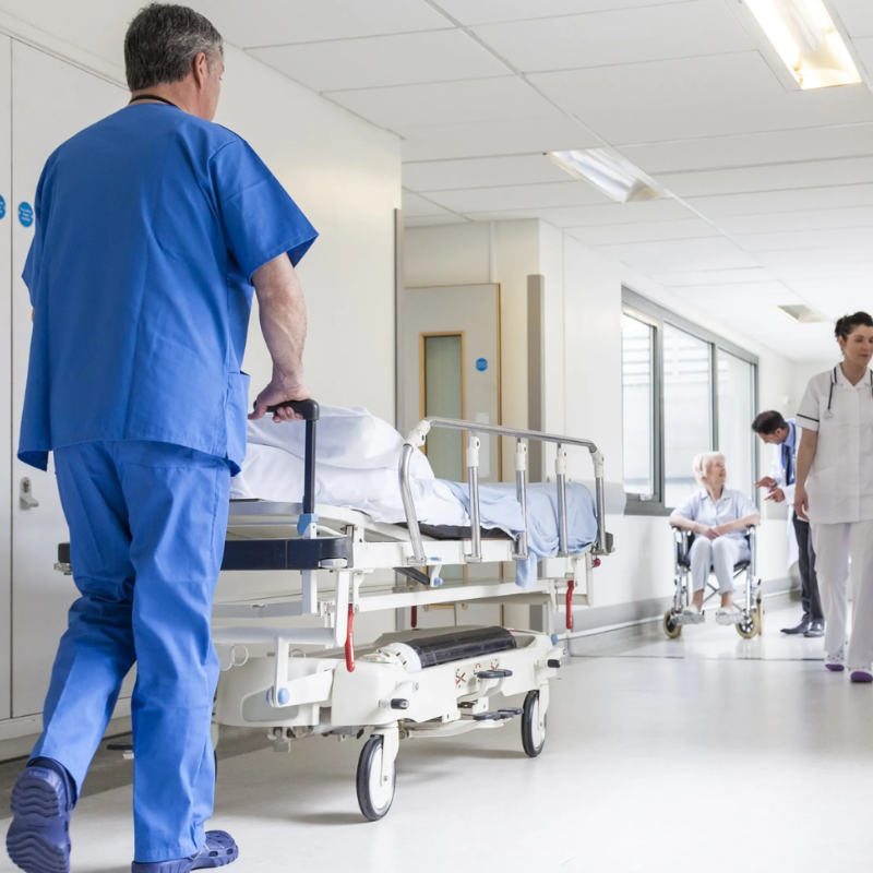 EL CELADOR EN LA UNIDAD DE CUIDADOS INTENSIVOS