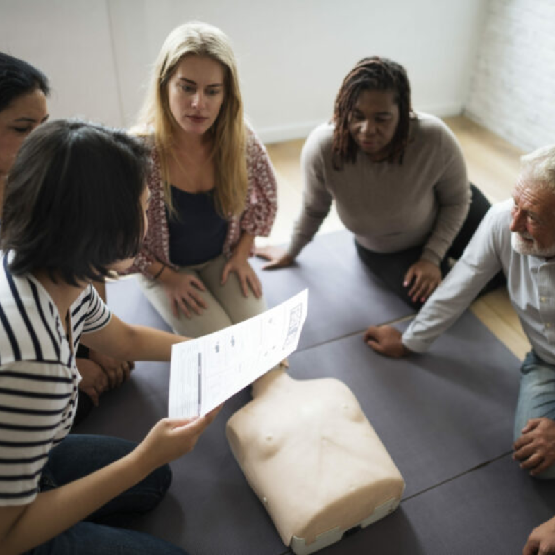 INGLÉS PARA ATENCIÓN AL USUARIO Y PRIMEROS AUXILIOS