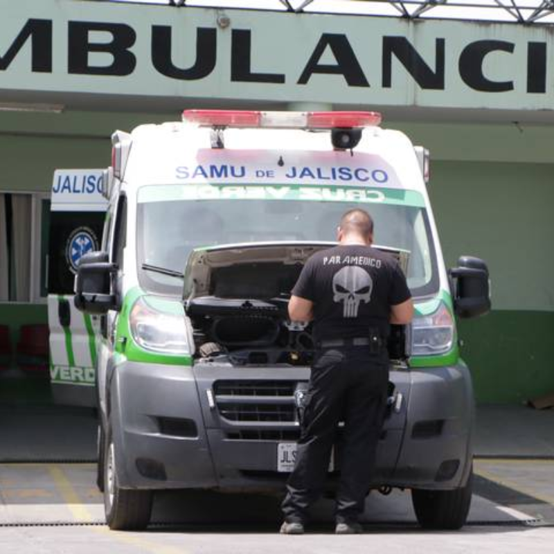 LIMPIEZA Y PUESTA A PUNTO DEL VEHÍCULO SANITARIO